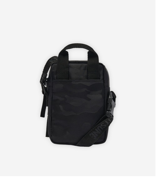 Maison Kitsune(メゾンキツネ)の「MKxEASTPAK ONE CROSSBODY BAG(ショルダーバッグ・メンズ・ブラック・U)」の6枚目の写真