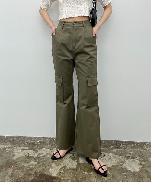 EPIMI E'PIMMY（エピミエピミー）の「セミフレアカーゴパンツ（カーゴパンツ・レディース・ベージュ/ネイビー/オリーブ/ブラック・MEDIUM）」の4枚目の写真