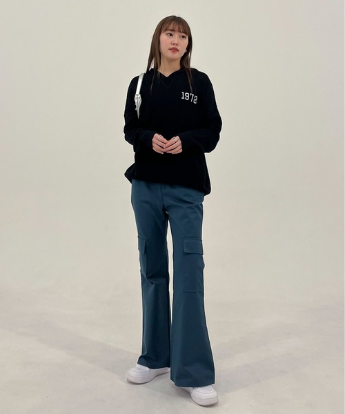 EPIMI E'PIMMY（エピミエピミー）の「セミフレアカーゴパンツ（カーゴパンツ・レディース・ベージュ/ネイビー/オリーブ/ブラック・MEDIUM）」の7枚目の写真