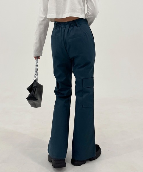 EPIMI E'PIMMY（エピミエピミー）の「セミフレアカーゴパンツ（カーゴパンツ・レディース・ベージュ/ネイビー/オリーブ/ブラック・MEDIUM）」の6枚目の写真