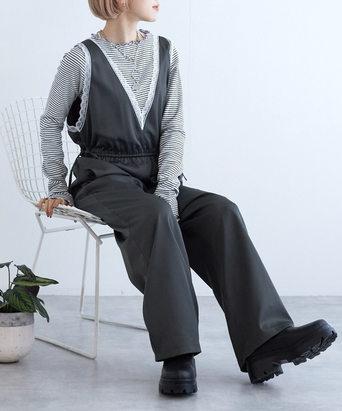 w closet（ダブルクローゼット）の「ランジェリーキャミサロペット（つなぎ/オールインワン・レディース・チャコールグレー/アイボリー・FREE）」の2枚目の写真