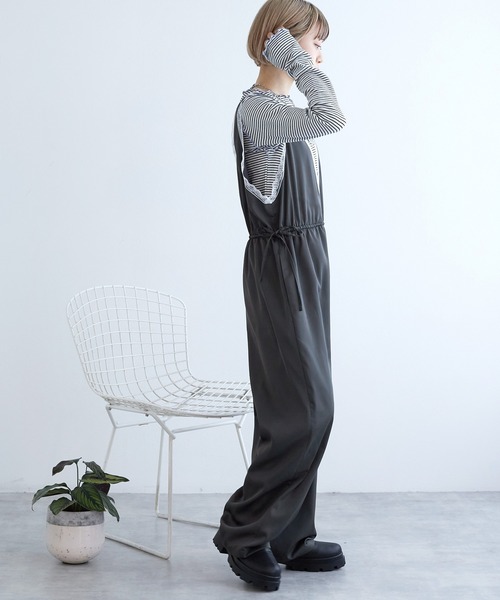 w closet（ダブルクローゼット）の「ランジェリーキャミサロペット（つなぎ/オールインワン・レディース・チャコールグレー/アイボリー・FREE）」の19枚目の写真
