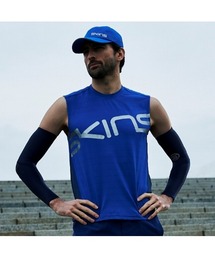 SKINS（スキンズ）の「SKINS（スキンズ）ビックロゴノースリーブシャツ（その他トップス）」