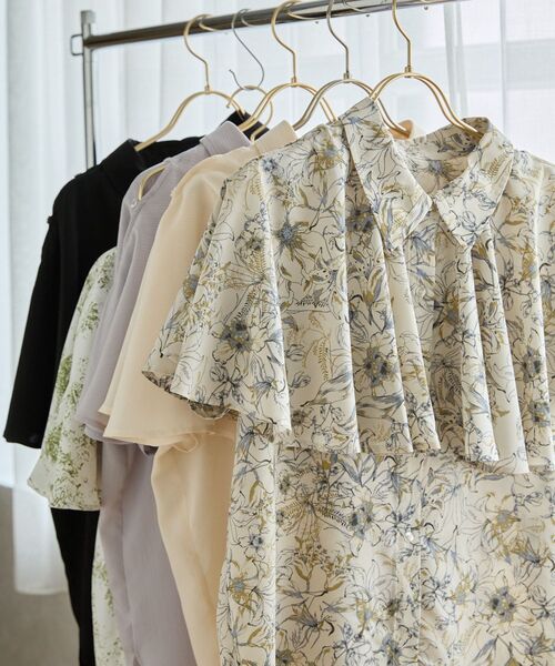 MAJESTIC LEGON（マジェスティックレゴン）の「アソート肩あきケープブラウス（シャツ/ブラウス・レディース・アイボリー/ホワイト系その他2/ライトグレー/グリーン系その他/ブラック・MEDIUM）」の3枚目の写真