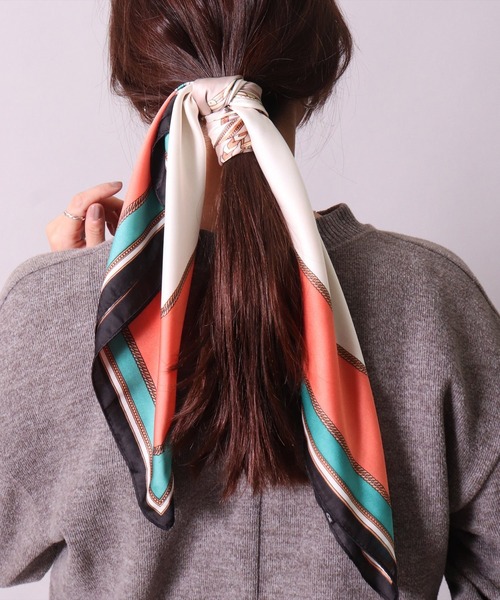 BAYBLO（ベイブロ）の「(BB)【ユニセックス】【リング付き】アソート柄 プリント スカーフ（バンダナ/スカーフ・メンズ・ブルー系その他2/ブルー系その他3/ブルー系その他4/レッド系その他4/レッド系その他2/ブラック系その他/グリーン系その他2/イエロー系その他3/ホワイト系その他/ベージュ系その他5/ブルー系その他5/ベージュ系その他6/ブラック系その他6/ブラック系1/グリーン系1/スカイブルー系1/スカイブルー系2/ネイビー系1・ONE SIZE）」の4枚目の写真