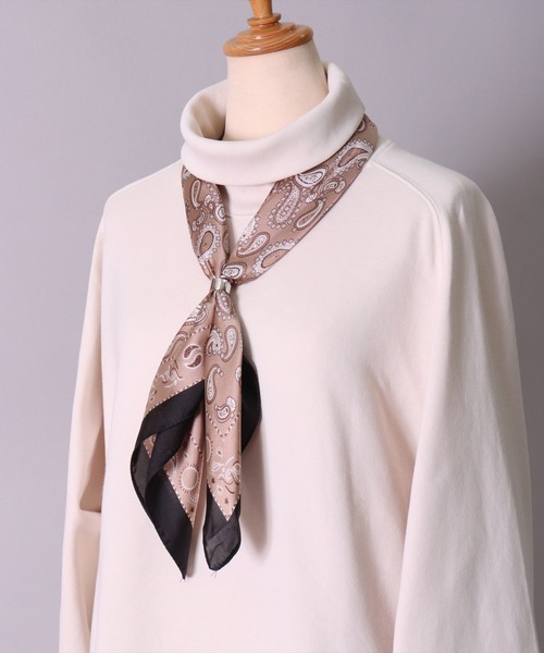 BAYBLO（ベイブロ）の「(BB)【ユニセックス】【リング付き】アソート柄 プリント スカーフ（バンダナ/スカーフ・メンズ・ブルー系その他2/ブルー系その他3/ブルー系その他4/レッド系その他4/レッド系その他2/ブラック系その他/グリーン系その他2/イエロー系その他3/ホワイト系その他/ベージュ系その他5/ブルー系その他5/ベージュ系その他6/ブラック系その他6/ブラック系1/グリーン系1/スカイブルー系1/スカイブルー系2/ネイビー系1・ONE SIZE）」の5枚目の写真