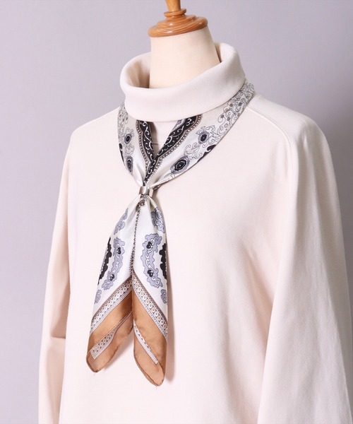 BAYBLO（ベイブロ）の「(BB)【ユニセックス】【リング付き】アソート柄 プリント スカーフ（バンダナ/スカーフ・メンズ・ブルー系その他2/ブルー系その他3/ブルー系その他4/レッド系その他4/レッド系その他2/ブラック系その他/グリーン系その他2/イエロー系その他3/ホワイト系その他/ベージュ系その他5/ブルー系その他5/ベージュ系その他6/ブラック系その他6/ブラック系1/グリーン系1/スカイブルー系1/スカイブルー系2/ネイビー系1・ONE SIZE）」の6枚目の写真