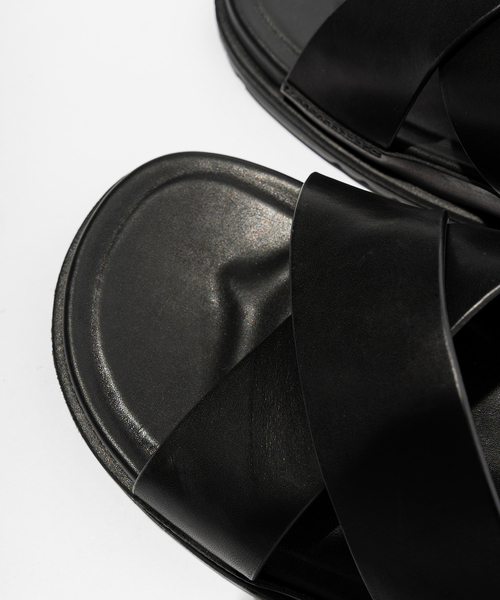 UGG（アグ）の「【UGG / アグ】販路限定 WAINSCOTT SLIDE（サンダル・メンズ・ブラウン系その他/ブラック・7/100/9/XX-SMALL）」の14枚目の写真