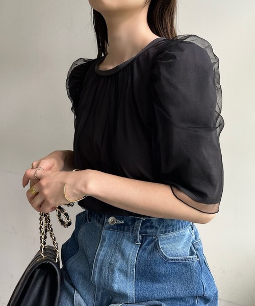 one after another NICE CLAUP(ワンアフターアナザーナイスクラップ)の「チュールかけTシャツ(Tシャツ/カットソー・レディース・ベージュ/オフホワイト/ブラック・FREE)」の2枚目の写真