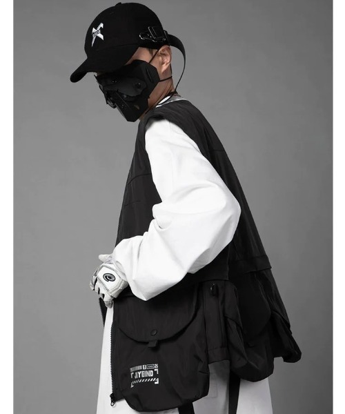 A‘gem 9（エージェムナイン）の「A'GEM/9 × .kom『吉業重工/ヨシザワジュウコウ』セパレートベスト（ベスト・メンズ・ブラック・M）」の2枚目の写真