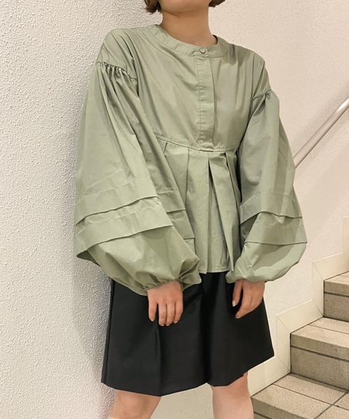 KBF（ケイビーエフ）の「ボリューミーブラウス（シャツ/ブラウス・レディース・オフホワイト/カーキ/ブラック・ONE）」の3枚目の写真