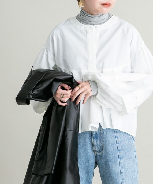 KBF（ケイビーエフ）の「ボリューミーブラウス（シャツ/ブラウス・レディース・オフホワイト/カーキ/ブラック・ONE）」の4枚目の写真