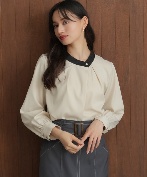 TRUDEA(トルディア)の「配色アシメネックブラウス(シャツ/ブラウス・レディース・グレー/ベージュ・MEDIUM)」の2枚目の写真
