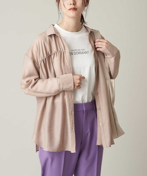 a.v.v(アーヴェヴェ)の「レギュラーカラーギャザーシアーシャツ(シャツ/ブラウス・レディース・ベージュ/カーキ・40/38/36/42/34)」の2枚目の写真