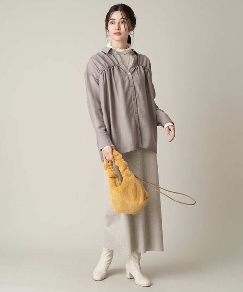 a.v.v(アーヴェヴェ)の「レギュラーカラーギャザーシアーシャツ(シャツ/ブラウス・レディース・ベージュ/カーキ・40/38/36/42/34)」の4枚目の写真