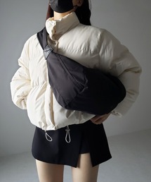 ※【 肩紐調節可能 】ハーフムーンナイロン中綿ショルダーバッグ