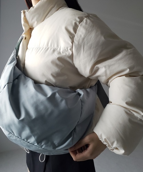 me+em select(ミームセレクト)の「※【 肩紐調節可能 】ハーフムーンナイロン中綿ショルダーバッグ(ショルダーバッグ・レディース・ブラック/アイボリー/ブルー/グリーン・FREE)」の10枚目の写真