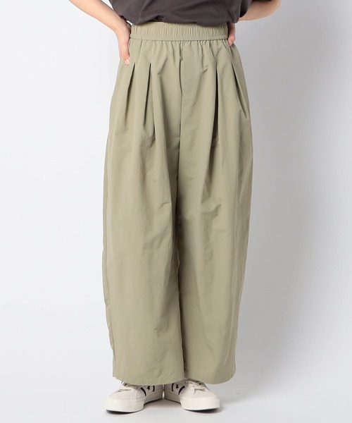 Grand PARK(グランドパーク)の「タックイージーフレアパンツ(その他パンツ・レディース・ネイビー/ライトグリーン/ナチュラル・FREE)」の2枚目の写真