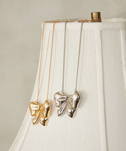 VIS（ビス）の「ビッグリボンネックレス（ネックレス・レディース・ゴールド/シルバー・FREE）」の3枚目の写真