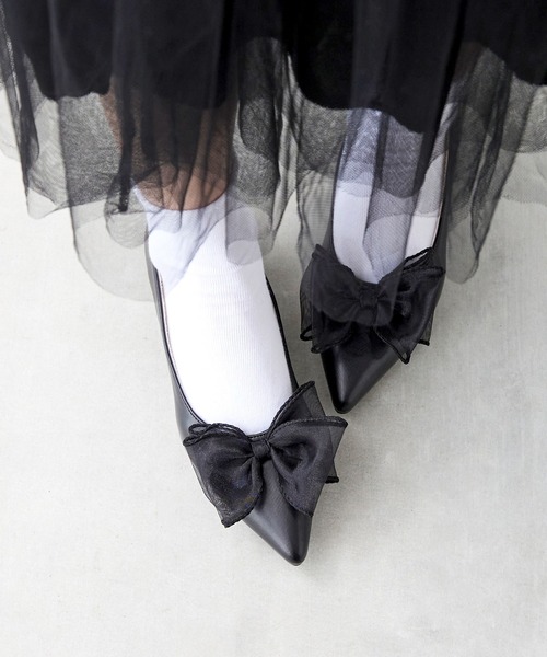 menue（メヌエ）の「チュールリボン ポインテッドトゥ パンプス（パンプス・レディース・ブラック/シルバー・24.0cm/23.5cm/23.0cm/22.5cm/22.0cm/21.5cm/26.0cm/25.5cm/25.0cm/24.5cm）」の6枚目の写真