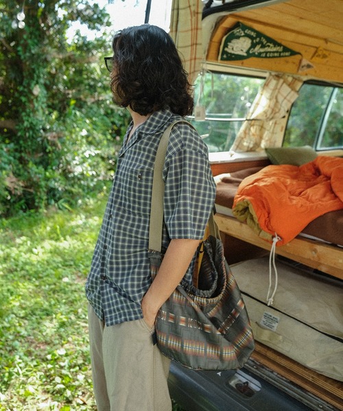 PENDLETON(ペンドルトン)の「PENDLETON ペンドルトン HARDING CAMPERS CIRCLE UTILITY BAG Design produced by YURIE ハーディング キャンパーズ サークル ユーティリティ バッグ(ショルダーバッグ・レディース・ブラウン/ラベンダー/カーキ・FREE)」の9枚目の写真
