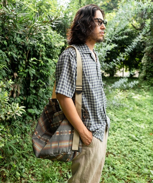 PENDLETON(ペンドルトン)の「PENDLETON ペンドルトン HARDING CAMPERS CIRCLE UTILITY BAG Design produced by YURIE ハーディング キャンパーズ サークル ユーティリティ バッグ(ショルダーバッグ・レディース・ブラウン/ラベンダー/カーキ・FREE)」の8枚目の写真
