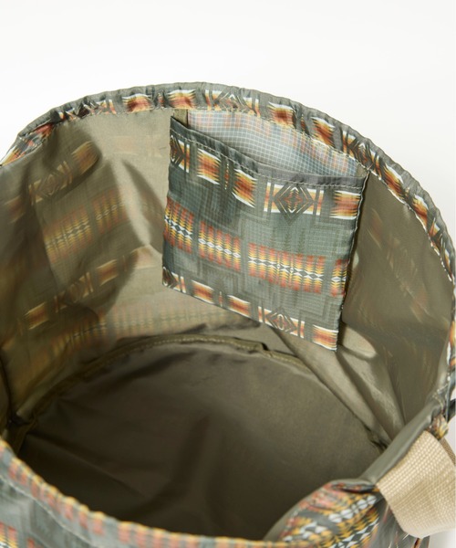 PENDLETON(ペンドルトン)の「PENDLETON ペンドルトン HARDING CAMPERS CIRCLE UTILITY BAG Design produced by YURIE ハーディング キャンパーズ サークル ユーティリティ バッグ(ショルダーバッグ・レディース・ブラウン/ラベンダー/カーキ・FREE)」の19枚目の写真