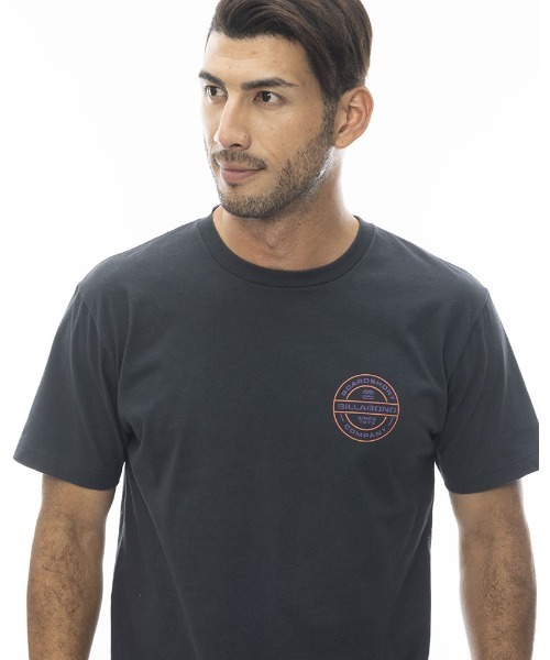 BILLABONG(ビラボン)の「BILLABONG メンズ BRACKET WAVE Tシャツ 【2024年春夏モデル】/ビラボン半袖Tシャツ(Tシャツ/カットソー・メンズ・ホワイト/クリーム/ブラック・MEDIUM/LARGE/X-LARGE)」の3枚目の写真