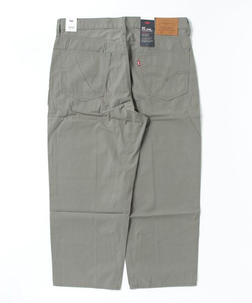 Levi's(リーバイス)の「Levi's/リーバイス 568(TM) STAY LOOSE PLEATED CROP グリーン SMOKEY OLIVE(チノパンツ・メンズ・マルチ・28inch/29inch/30inch/31inch/32inch/33inch/34inch/36inch)」の2枚目の写真
