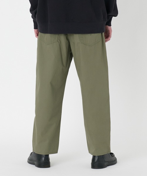 Levi's(リーバイス)の「Levi's/リーバイス 568(TM) STAY LOOSE PLEATED CROP グリーン SMOKEY OLIVE(チノパンツ・メンズ・マルチ・28inch/29inch/30inch/31inch/32inch/33inch/34inch/36inch)」の4枚目の写真