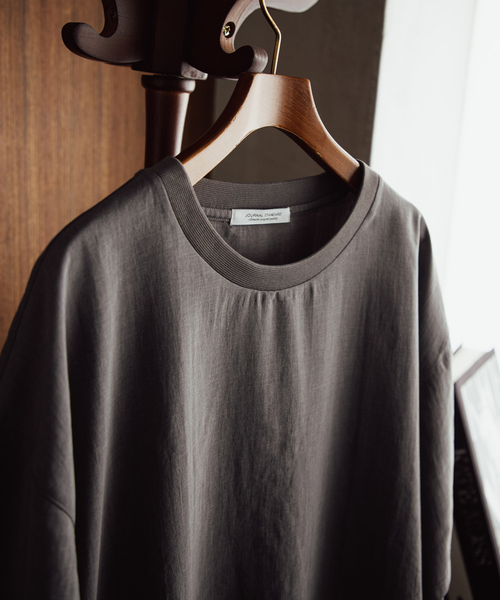 JOURNAL STANDARD（ジャーナルスタンダード）の「”吸水速乾 / 接触冷感” EVALET LIGHT スピンドルTシャツ（シャツ/ブラウス・メンズ・グレー/ブラック/アイボリー/オレンジ/ブルー系その他・SMALL/MEDIUM/LARGE）」の6枚目の写真