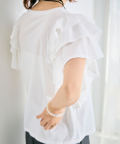 ELLEgirl（エルガール）の「ボリュームラッフルスリーブTシャツ【ELLEgirl/エル ガール】（Tシャツ/カットソー・レディース・ピンク/ブラック/ホワイト・FREE）」の7枚目の写真