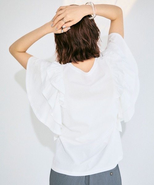 ELLEgirl（エルガール）の「ボリュームラッフルスリーブTシャツ【ELLEgirl/エル ガール】（Tシャツ/カットソー・レディース・ピンク/ブラック/ホワイト・FREE）」の10枚目の写真