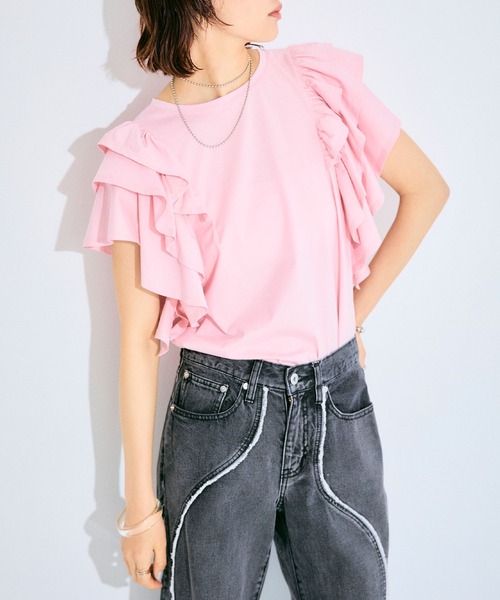 ELLEgirl（エルガール）の「ボリュームラッフルスリーブTシャツ【ELLEgirl/エル ガール】（Tシャツ/カットソー・レディース・ピンク/ブラック/ホワイト・FREE）」の4枚目の写真