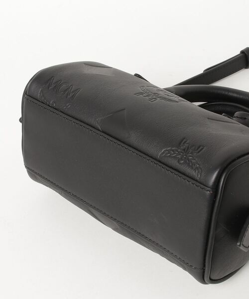 MCM（エムシーエム）の「ELLA ボストンバッグ - マキシ モノグラム レザー（ボストンバッグ・メンズ・ブラック・mini）」の6枚目の写真