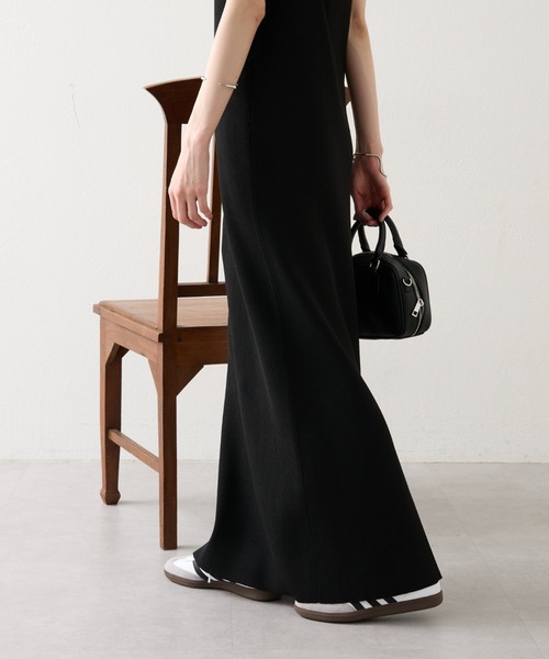 mystic（ミスティック）の「【サイズ展開あり】リブニットキャミワンピース（ワンピース・レディース・ベージュ/ブラック・1/2）」の9枚目の写真