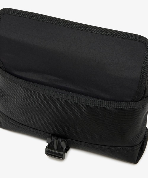 LACOSTE（ラコステ）の「コメ フラットポケットショルダーバッグ（ショルダーバッグ・メンズ・ブラック・FREE）」の6枚目の写真