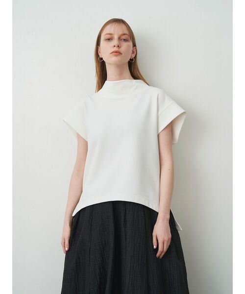 ELENDEEK(エレンディーク)の「オフネックカットソー(Tシャツ/カットソー・レディース・オフホワイト/ブラック/ベージュ・FREE)」の5枚目の写真