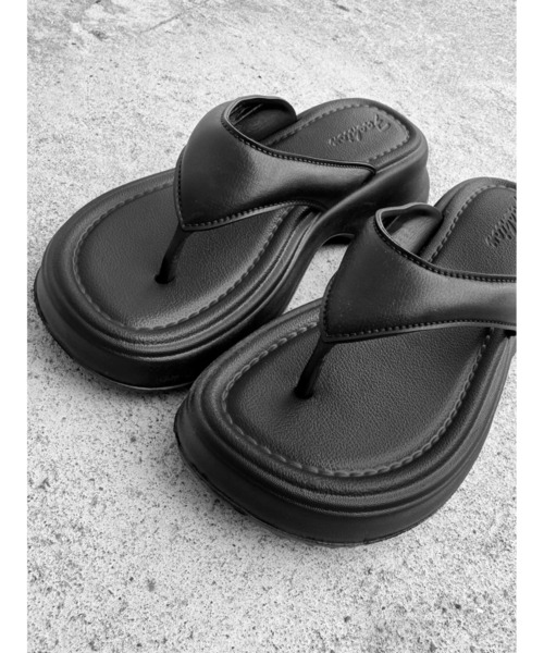 LVEU.（ラブユ.）の「【LVEU.】フラットトングサンダル(Ai select) / シューズ 靴 サンダル トング 厚底 スクエアトゥ カジュアル 合成皮革 合皮 ブラック シルバー（サンダル・レディース・ブラック/シルバー・L/M/S）」の12枚目の写真