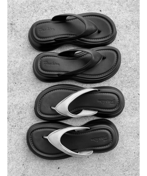 LVEU.（ラブユ.）の「【LVEU.】フラットトングサンダル(Ai select) / シューズ 靴 サンダル トング 厚底 スクエアトゥ カジュアル 合成皮革 合皮 ブラック シルバー（サンダル・レディース・ブラック/シルバー・L/M/S）」の7枚目の写真