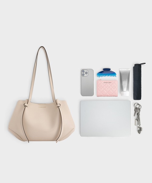 【美品】CHARLES &KEITH Calla カルラ　トートバッグ CHARLES & KEITH Calla カルラ トートバッグ【再入荷