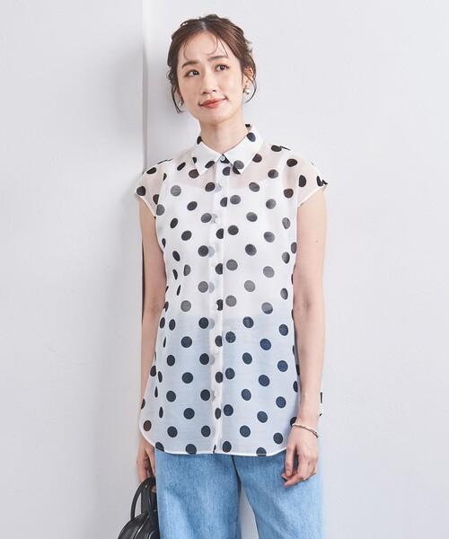 UNITED ARROWS(ユナイテッドアローズ)の「オーガンジー プリント ノースリーブ シャツ(シャツ/ブラウス・レディース・ホワイト/ネイビー/ブラック・FREE)」の4枚目の写真