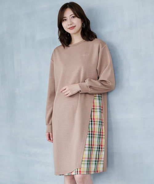 Arnold Palmer(アーノルドパーマー)の「パーマーチェック ドッキング スリット ワンピース(ワンピース・レディース・ベージュ/ネイビー/アイボリー・S/M/L)」の1枚目の写真