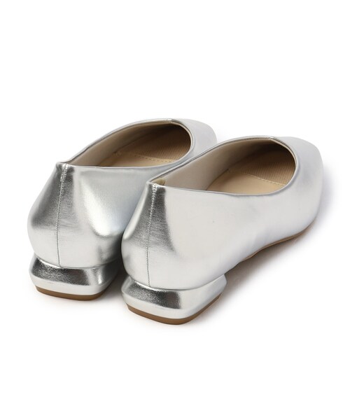 OPAQUE.CLIP（オペークドットクリップ）の「【抗菌防臭加工】スクエアトゥ合皮Vフラットシューズ（パンプス・レディース・シルバー/ブラック・01/02/03）」の6枚目の写真