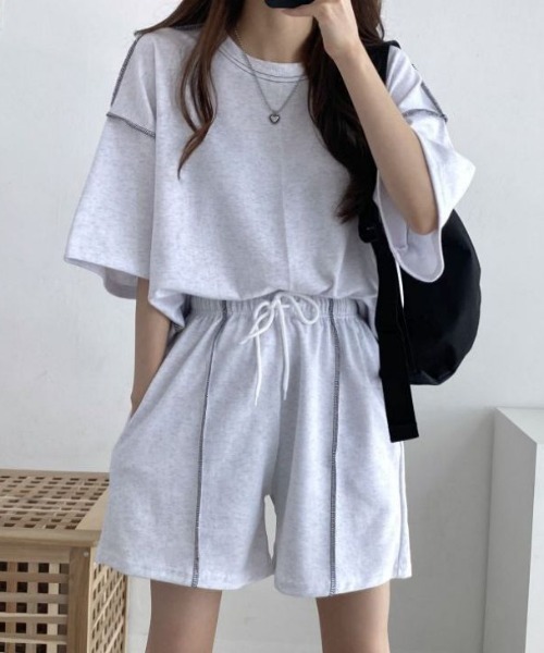 AMELY(エミリー)の「配色スウェットハーフパンツセットアップ(セットアップ・レディース・ブラック/ベージュ/グレー・フリー)」の2枚目の写真
