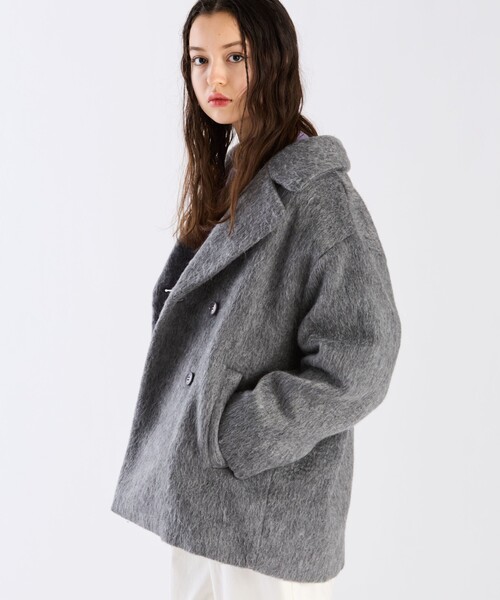 To b. by agnes b.(トゥービーバイアニエスベー)の「WW55 MANTEAU シャギーピーコート(ダッフルコート・レディース・グレー・38/36/40)」の2枚目の写真