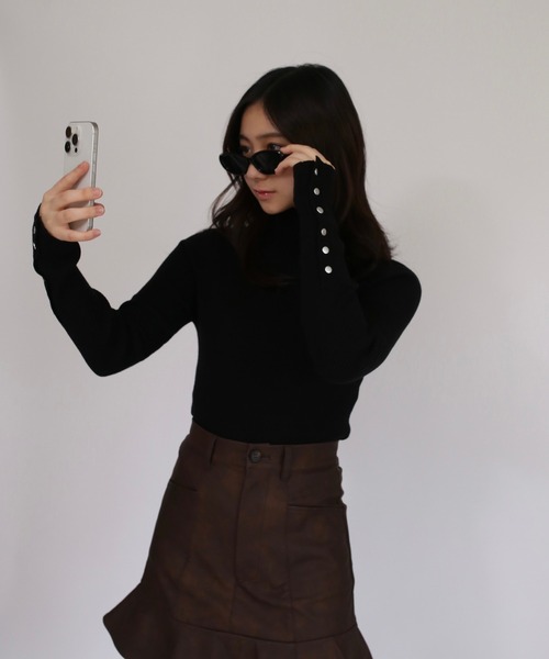 Judin(ジュディン)の「カフボタンリブハイネックプルオーバー【JD】(スウェット・レディース・アイボリー/ブラック/グレー/テラコッタ/レッド・FREE)」の14枚目の写真