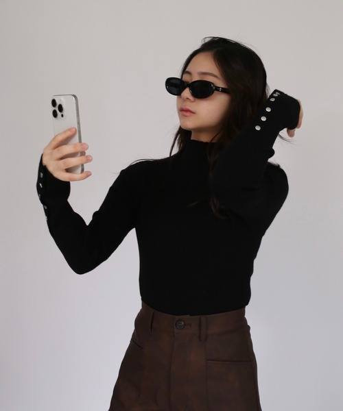 Judin(ジュディン)の「カフボタンリブハイネックプルオーバー【JD】(スウェット・レディース・アイボリー/ブラック/グレー/テラコッタ/レッド・FREE)」の15枚目の写真