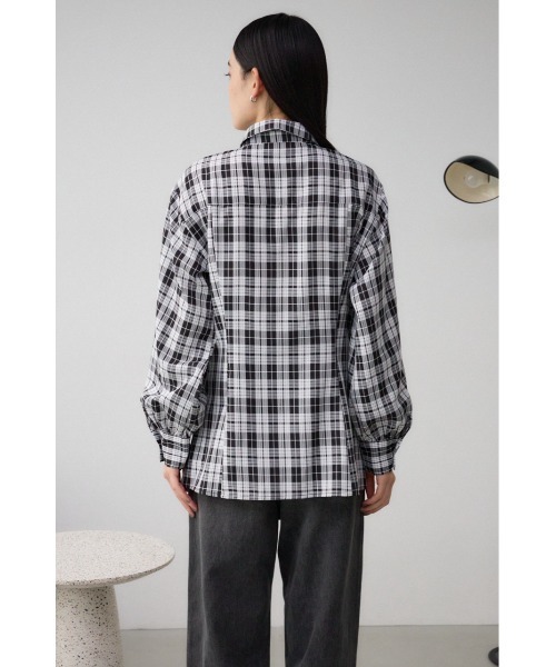 AZUL by moussy(アズールバイマウジー)の「フロントシャーリングシャツ(シャツ/ブラウス・レディース・ブラック系その他/アイボリー/グレー・FREE)」の9枚目の写真