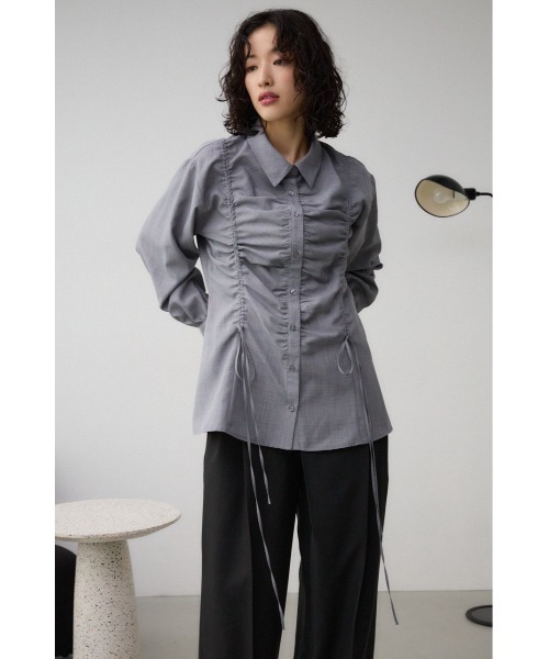 AZUL by moussy(アズールバイマウジー)の「フロントシャーリングシャツ(シャツ/ブラウス・レディース・ブラック系その他/アイボリー/グレー・FREE)」の16枚目の写真